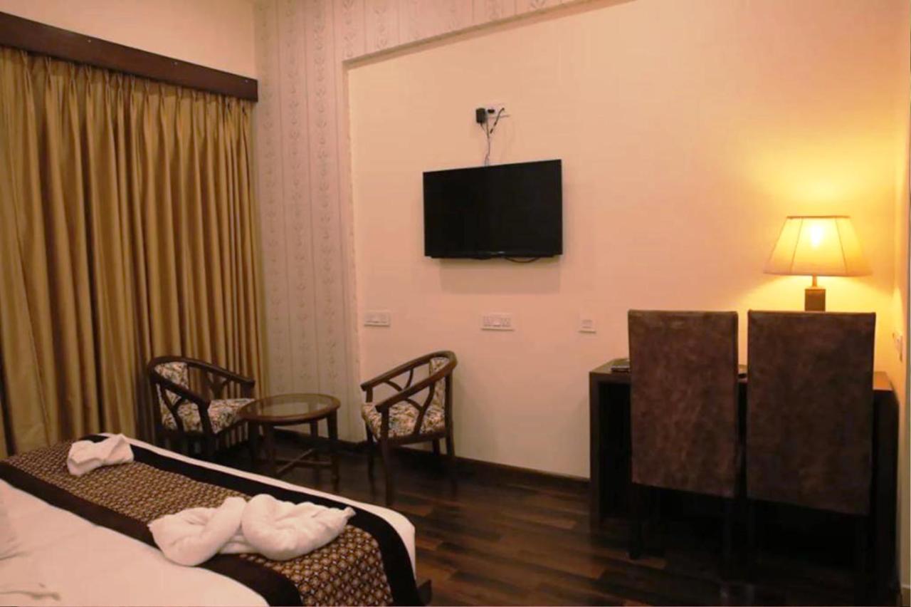 Hotel Citi Inn Grande Zirakpur エクステリア 写真