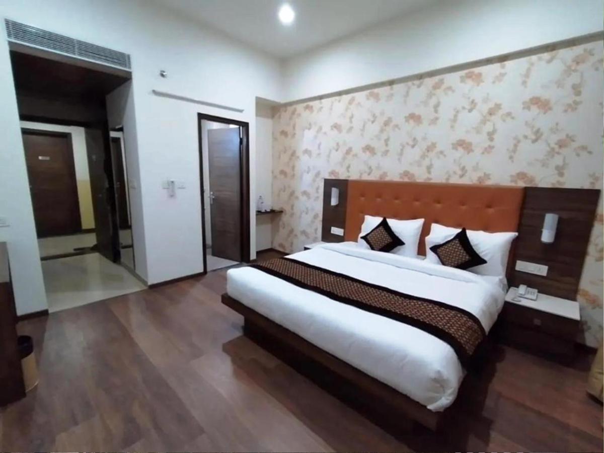 Hotel Citi Inn Grande Zirakpur エクステリア 写真
