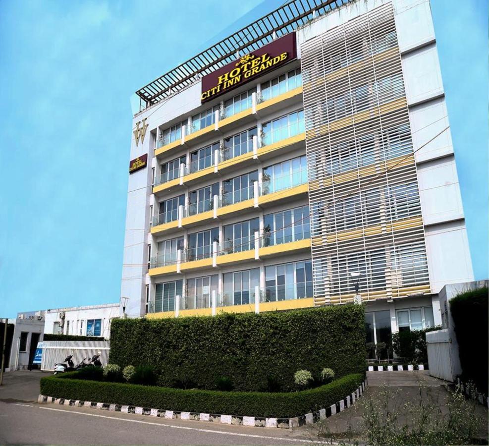 Hotel Citi Inn Grande Zirakpur エクステリア 写真